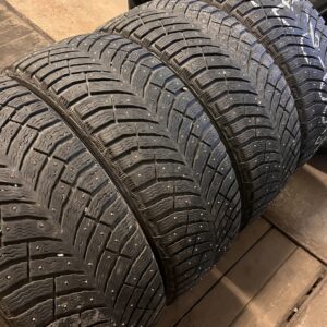Michelin X-Ice North 4 235/45R18 98T