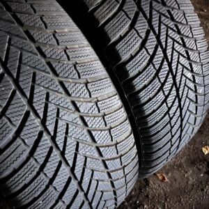 Bridgestone Blizzak LM005 235/55R19 105H