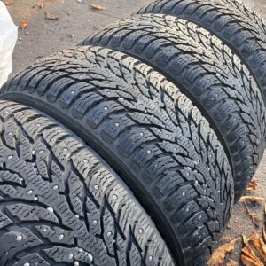 Nokian Hakkapeliitta 9 235/55/18 104R