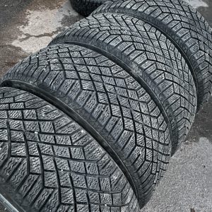 Continental VikingContact 7 215/55R18 99T